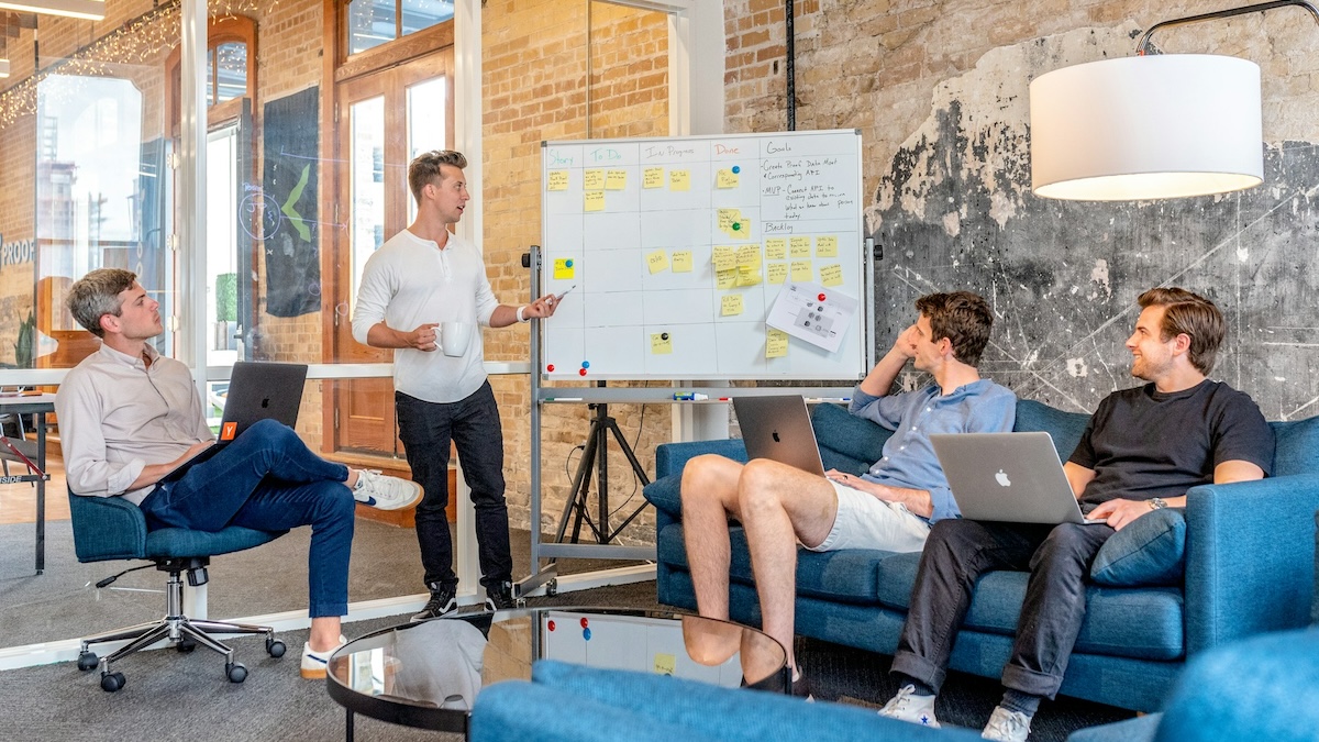 Mitarbeitende als Markenbotschafter:innen: So funktioniert Corporate Influencer Marketing